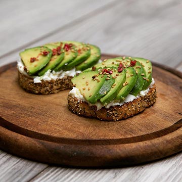 Brunch : Toasts avocat, miel & poivre rose en livraison à Paris