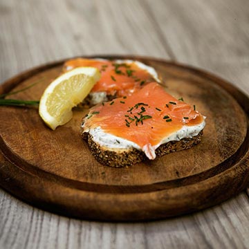 Brunch : Toasts de saumon fumé de Norvège en livraison à Paris